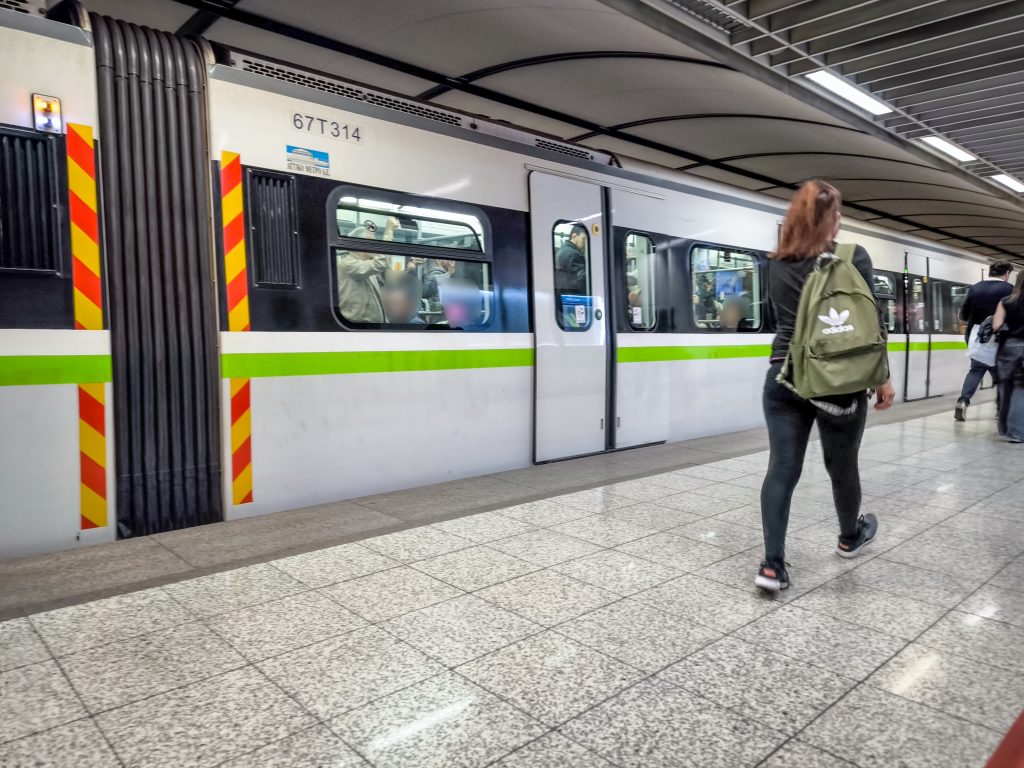 Έκτακτη στάση εργασίας σήμερα σε μετρό και τραμ μετά το εργατικό δυστύχημα στον Πειραιά – Πότε τραβούν χειρόφρενο