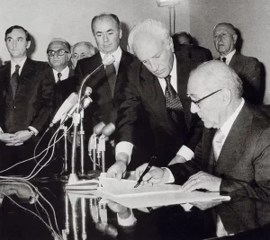 Προεδρικές υπερεξουσίες, παρασκήνιο και η αλήθεια για το Σύνταγμα του 1975