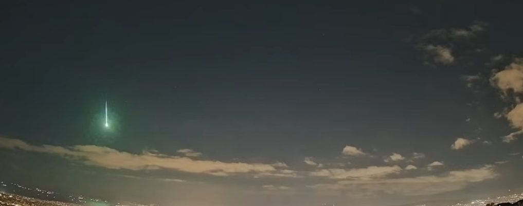 Ο Θοδωρής Κολυδάς εξήγησε τι ήταν η φωτεινή βολίδα που παρατηρήθηκε την Πέμπτη στον ουρανό της Αθήνας