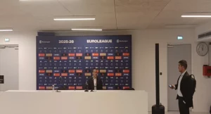 Η viral συνέντευξη τύπου του προπονητή της Βαλένθια: Μίλησε πέντε δεύτερα και έφυγε (vid)