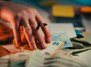 Οι τελευταίες φοροεκκρεμότητες της χρονιάς: Πάνω από 5 δισ. ευρώ καλούνται να πληρώσουν οι φορολογούμενοι