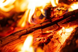 Επίδομα θέρμανσης: Τι ισχύει για καυσόξυλα και πέλετ – Τι πρέπει να προσέξετε στην αγορά τους