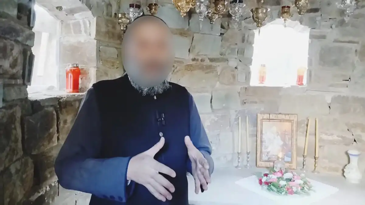 &Sigma;&omicron;&kappa;ά&rho;&epsilon;&iota; &eta; &kappa;ό&rho;&eta; &theta;ύ&mu;&alpha;&tau;&omicron;&sigmaf; &tau;&omicron;&upsilon; &psi;&epsilon;&upsilon;&tau;&omicron;ϊ&epsilon;&rho;έ&alpha;: &laquo;&Eta; &mu;&eta;&tau;έ&rho;&alpha; &mu;&omicron;&upsilon; &epsilon;ί&chi;&epsilon; &kappa;&alpha;&rho;&kappa;ί&nu;&omicron; &sigma;&tau;&omicron; &tau;&epsilon;&lambda;&epsilon;&upsilon;&tau;&alpha;ί&omicron; &sigma;&tau;ά&delta;&iota;&omicron; &kappa;&alpha;&iota; &epsilon;&kappa;&epsilon;ί&nu;&omicron;&sigmaf; &tau;&eta;&sigmaf; &zeta;&eta;&tau;&omicron;ύ&sigma;&epsilon; &chi;&iota;&lambda;&iota;ά&delta;&epsilon;&sigmaf; &epsilon;&upsilon;&rho;ώ&raquo;