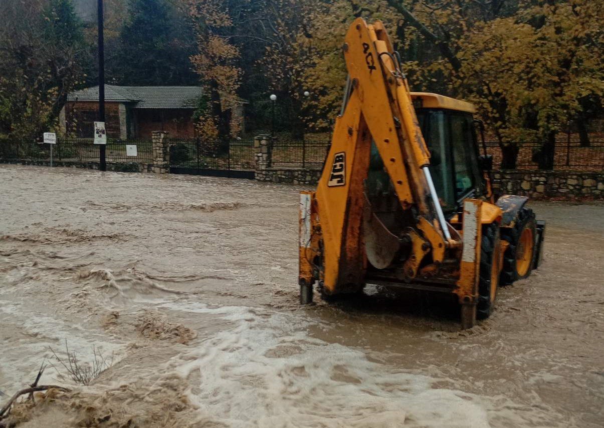 Στο έλεος της κακοκαιρίας η Δυτική Ελλάδα – Πάνω από 365 κλήσεις στην Πυροσβεστική - μπαράζ μηνυμάτων από το 112