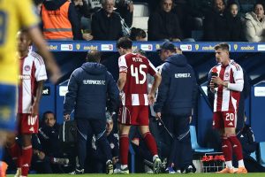 Ολυμπιακός: Αποχώρησε τραυματίας ο Ρέτσος