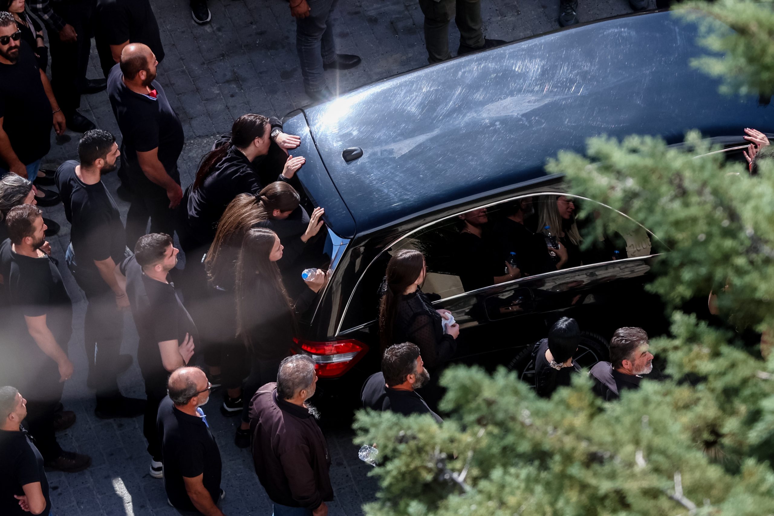 &Beta;&omicron;&rho;ί&zeta;&iota;&alpha;: &Tau;&omicron; &pi;&rho;ώ&tau;&omicron; &mu;&alpha;&chi;&alpha;ί&rho;&omega;&mu;&alpha; &kappa;&alpha;&iota; &tau;&omicron; &mu;&omicron;&iota;&rho;&alpha;ί&omicron; &lambda;ά&theta;&omicron;&sigmaf; &pi;&omicron;&upsilon; &laquo;&chi;ά&lambda;&alpha;&sigma;&epsilon;&raquo; &tau;&omicron;&nu; &sigma;&alpha;&sigma;&mu;ό - &Omicron; ά&nu;&theta;&rho;&omega;&pi;&omicron;&sigmaf; &pi;&omicron;&upsilon; &pi;ά&lambda;&epsilon;&psi;&epsilon; &gamma;&iota;&alpha; &tau;&eta;&nu; &sigma;&upsilon;&mu;&phi;&iota;&lambda;ί&omega;&sigma;&eta; &alpha;&pi;&omicron;&kappa;&alpha;&lambda;ύ&pi;&tau;&epsilon;&iota;