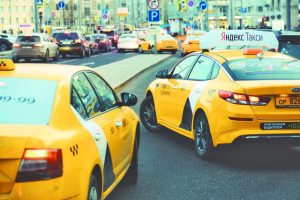 Στην Αγία Πετρούπολη απαγορεύεται οι μετανάστες να εργάζονται ως οδηγοί ταξί και κούριερ