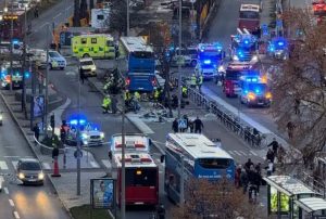 Σουηδία: Ταυτοποιήθηκαν οι τρεις γυναίκες που παρασύρθηκαν και σκοτώθηκαν από λεωφορείο στη Στοκχόλμη