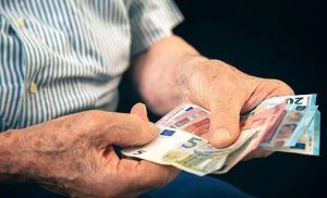 Συντάξεις: Αυξημένες θα καταβληθούν έως το απόγευμα της Παρασκευής σε όλους τους δικαιούχους