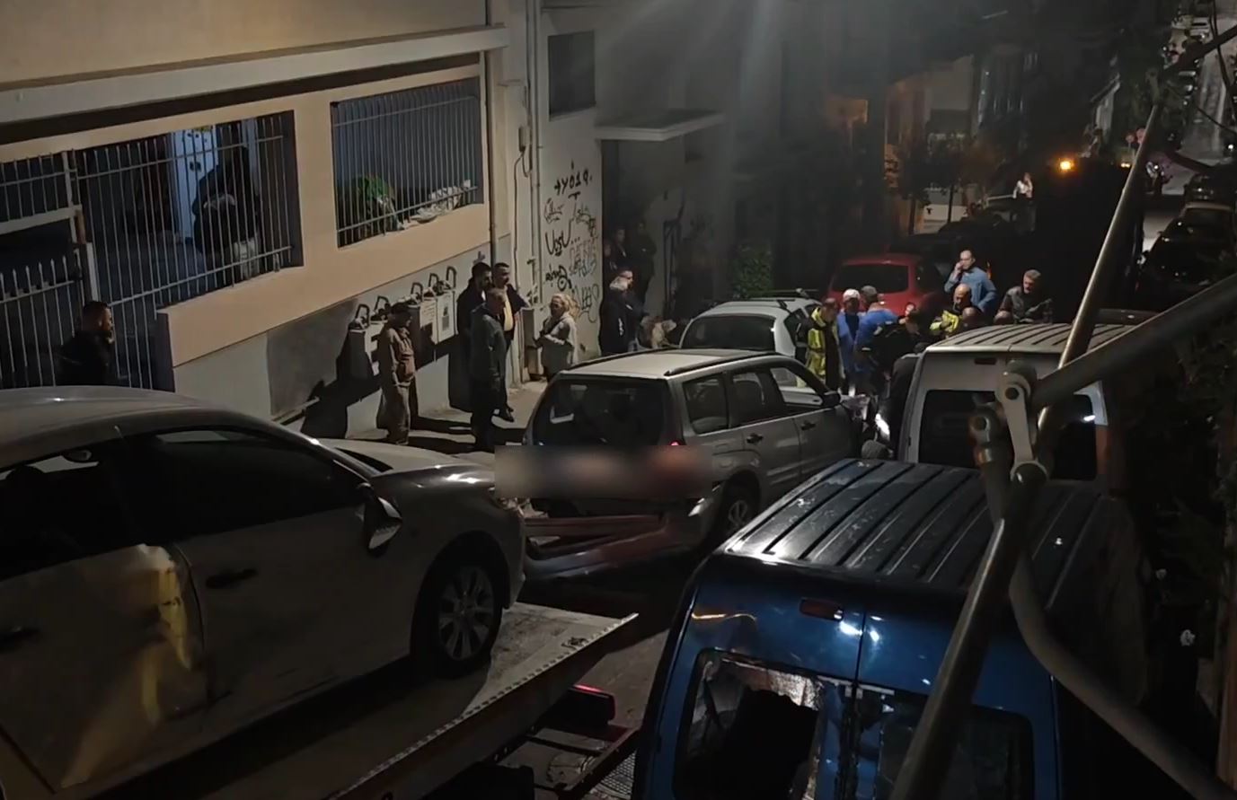 &Tau;&rho;&alpha;&gamma;&omega;&delta;ί&alpha; &mu;&epsilon; &tau;&rho;&omicron;&chi;&alpha;ί&omicron; &sigma;&tau;&omicron; &Pi;&alpha;&gamma;&kappa;&rho;ά&tau;&iota;: 32&chi;&rho;&omicron;&nu;ώ&nu;, &Alpha;&mu;&epsilon;&Alpha;, &omicron;&rho;&phi;&alpha;&nu;ή &sigma;&tau;&eta; &mu;έ&sigma;&eta; &tau;&omicron;&upsilon; &delta;&rho;ό&mu;&omicron;&upsilon; &tau;&eta;&nu; &Pi;&alpha;&rho;&alpha;&sigma;&kappa;&epsilon;&upsilon;ή &tau;&omicron; &beta;&rho;ά&delta;&upsilon;