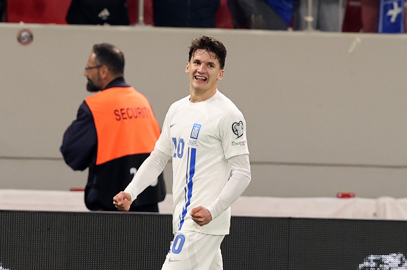 &Epsilon;&lambda;&lambda;ά&delta;&alpha; - &Sigma;&kappa;&omega;&tau;ί&alpha;: &Omicron; &Tau;&zeta;ό&lambda;&eta;&sigmaf; &mu;&epsilon; &laquo;&kappa;&epsilon;&rho;&alpha;&upsilon;&nu;ό&raquo; &tau;&omicron; 3-0 &tau;&eta;&sigmaf; &Epsilon;&theta;&nu;&iota;&kappa;ή&sigmaf; (vid)