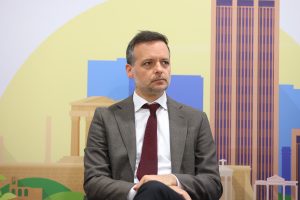 Χάρης Δούκας στα ΝΕΑ: «Η Νέα Δημοκρατία δεν πίστεψε ποτέ στην Αυτοδιοίκηση»