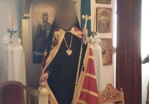 «Ιερό» κύκλωμα διακίνησης ναρκωτικών και μεταναστών – Τον ρασοφόρο YouTuber «δείχνει» ως αρχηγό η 52χρονη