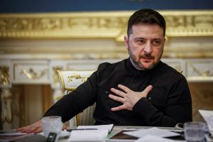 Διέφυγε από την Ουκρανία στενός συνεργάτης του Ζελένσκι – Εμπλεκόμενος σε υπόθεση διαφθοράς με μίζες 100 εκατ. δολαρίων