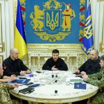 Ο Ζελένσκι στο καναβάτσο: Οι Ρώσοι έρχονται, οι Ουκρανοί φεύγουν, η αμφισβήτηση εντείνεται