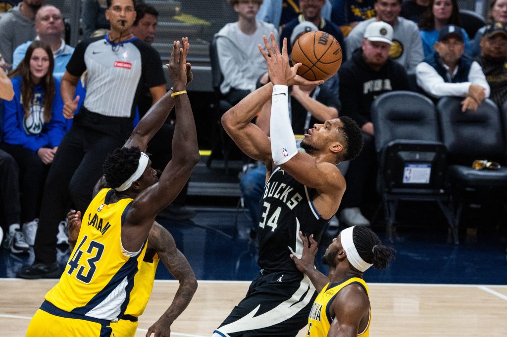 Τι δήλωσε ο Γιάννης Αντετοκούνμπο σχετικά με τον τραυματισμό του στο γόνατο:«Δεν με ενοχλεί ιδιαίτερα»