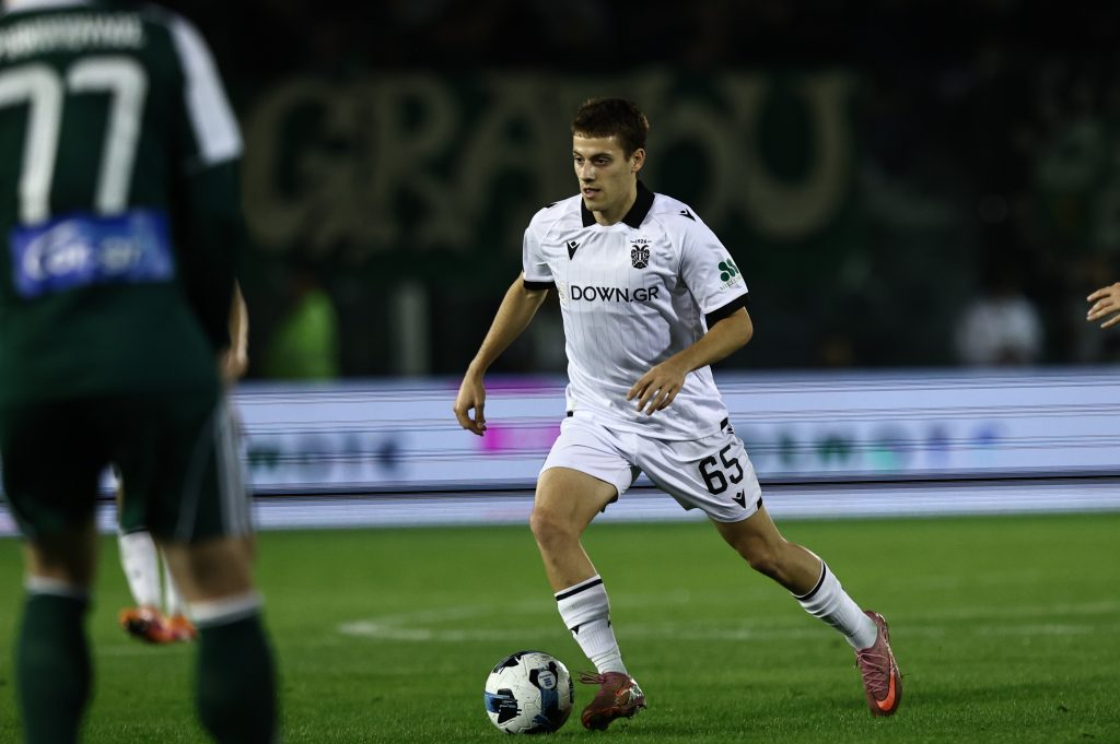 Ο Κωνσταντέλιας λάμπει