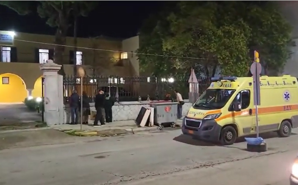 Φωτιά στο πρώην ορφανοτροφείο θηλέων στην Πάτρα – Εκκενώθηκε το κτίριο (video)