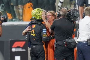 Οι μπαμπάδες και οι μαμάδες των πιλότων της Formula1 που τους …κανακεύουν σε κάθε γκραν πρι