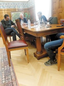 Το καφενείο της Βουλής: Τα Μνημόνια, η πόλωση, οι μπλε και οι πράσινοι