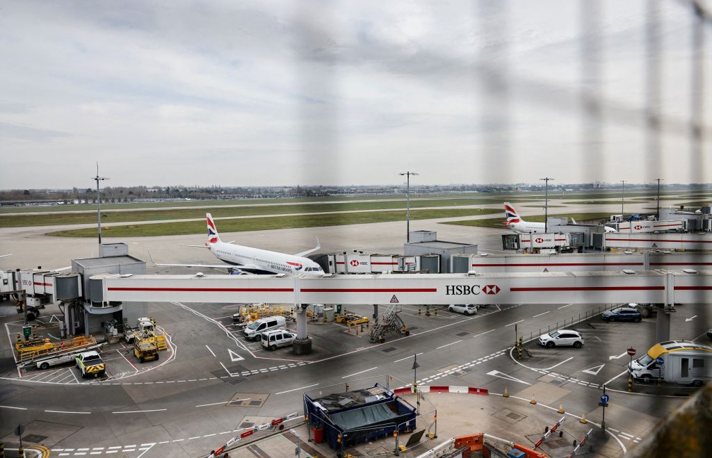 Συναγερμός στο Χίθροου – Σύλληψη ενός άνδρα για επίθεση με σπρέι πιπεριού σε πολλά άτομα