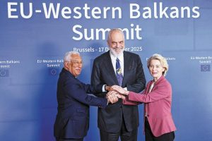 Η διεύρυνση της ΕΕ στα Δυτικά Βαλκάνια στο προσκήνιο