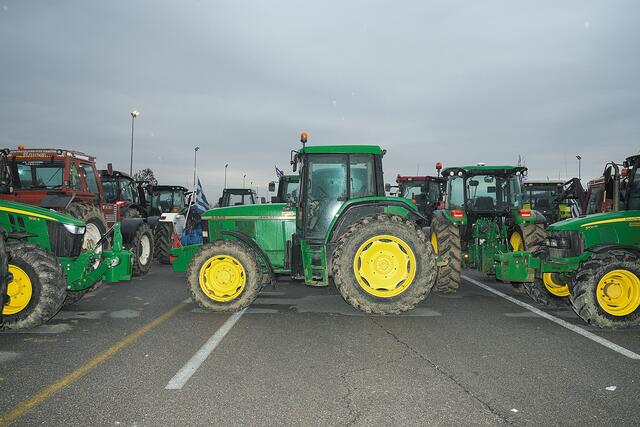 Θεσσαλονίκη: Πολύωροι αποκλεισμοί στα τελωνεία Προμαχώνα, Ευζώνων και Νίκης