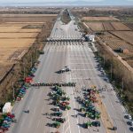 Αγρότες «σφραγίζουν» την Αθηνών–Θεσσαλονίκης: Νέα τρακτέρ στο μπλόκο της Νίκαιας