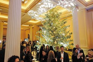 Που βρίσκεται το ωραιότερο Christmas tree στην πόλη; Κοντά στην πλατεία αλλά δεν είναι του Συντάγματος