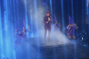 Η επιστροφή Μαζωνάκη στη σκηνή μετά τη μήνυση: «Δεν θέλω κανέναν μέσα στη μοναχικότητά μου»