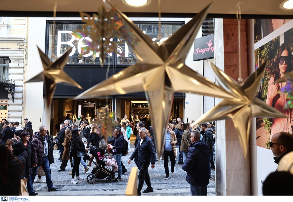 Χριστούγεννα – Πρωτοχρονιά: Τι ωράριο θα έχουν τα καταστήματα το Σαββατοκύριακο και τις παραμονές