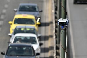 AI κάμερες στους δρόμους: Μήνυμα την ώρα της παράβασης και κλήση στο wallet