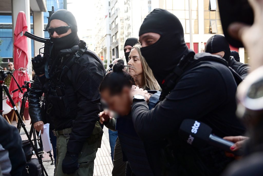 Σαλαμίνα: «Ανατριχίλα» με νέο βίντεο ντοκουμέντο από τα γενέθλια της 75χρονης