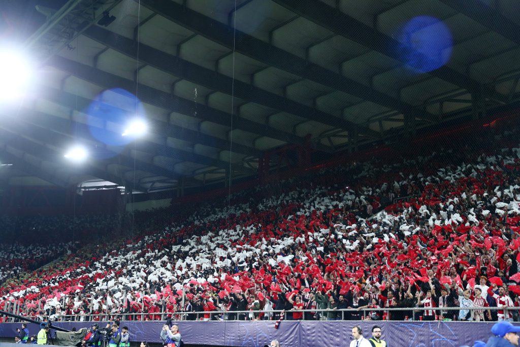 Δεν καταλαβαίνουν το κρύο οι φίλοι των «ερυθρολεύκων» στην Αστάνα: «Για τον Ολυμπιακό πάμε παντού»