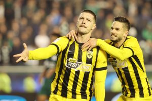 Έγινε και… τραγούδι ο Λούκα Γιόβιτς μετά το χατ τρικ που πέτυχε κόντρα στον Παναθηναϊκό (vid)