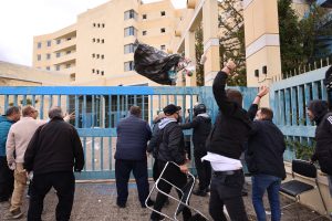 Απεργία ταξί: Ένταση με χημικά έξω από το Υπουργείο Μεταφορών (video)