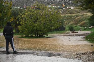 Κακοκαιρία Byron: Μετατοπίζεται στα ανατολικά, «ζώνη» καταιγίδων στο Αιγαίο – Προειδοποίηση Κολυδά