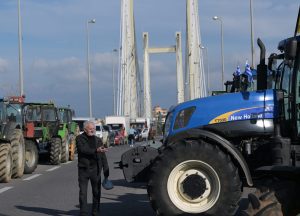 Καταγγελία-σοκ στη Χαλκίδα: Αστυνομικός δεν επέτρεψε σε αγρότη να πάει στο παιδί του στο νοσοκομείο