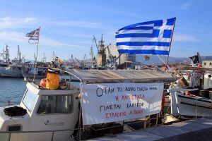 Βόλος: Τελεσίγραφο στους αγρότες να ανοίξουν το λιμάνι μέχρι τις 13:00 – Προηγήθηκε εισαγγελική παρέμβαση