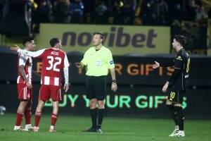 Ο μαζοχισμός των ελλήνων διαιτητών