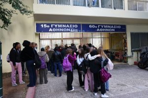 Κυψέλη: Ποινική δίωξη στη 16χρονη που μαχαίρωσε συμμαθήτριά της σε Γυμνάσιο – Το βαρύ κατηγορητήριο