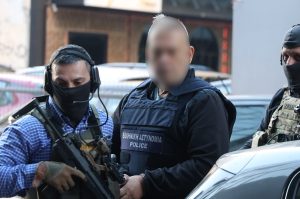 Υπόθεση κοκαΐνης: Στην Εισαγγελία Πειραιά ο «Έλληνας Εσκομπάρ» και οι 4 συλληφθέντες (video)