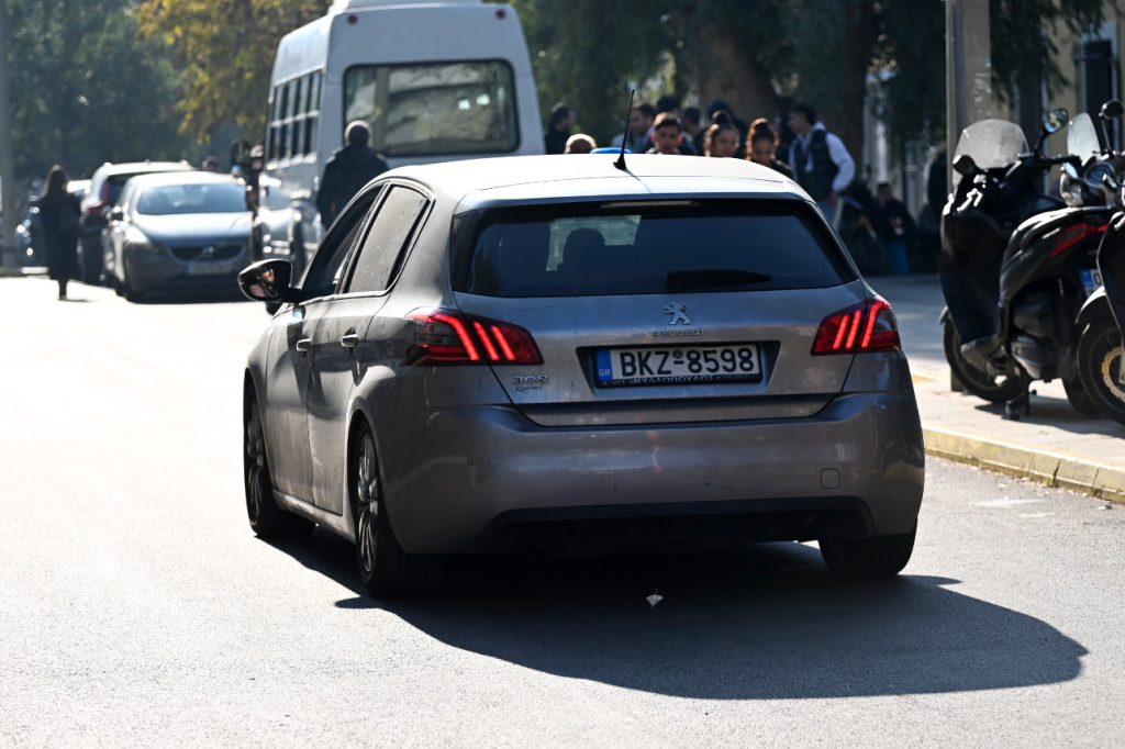 Κύκλωμα διακίνησης ναρκωτικών: Στην Ευελπίδων οι συλληφθέντες – Δύο τράπερ και ένας 54χρονος στο «μικροσκόπιο»