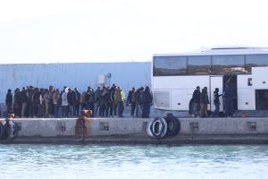 Συνεχείς αφίξεις μεταναστών στην Κρήτη – Συλλήψεις διακινητών, ασταμάτητες οι ροές