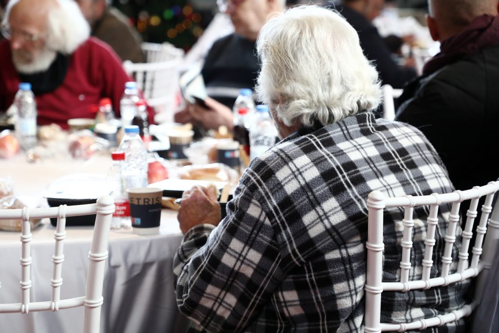 Δήμος Αθηναίων: Χριστουγεννιάτικο γεύμα αγάπης για 1.300 άστεγους και οικονομικά ευάλωτους
