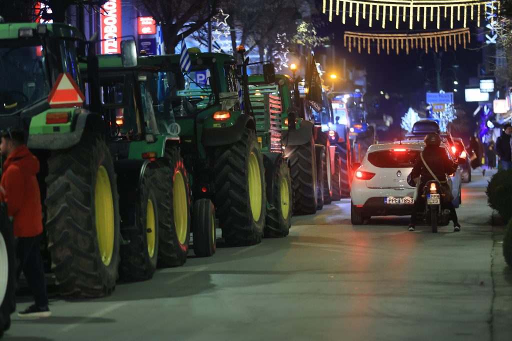 «Πρωτοχρονιάτικο ρεβεγιόν» με κινητοποιήσεις: Πού υπάρχουν μπλόκα – Κρίσιμη πανελλαδική σύσκεψη στα Μάλγαρα