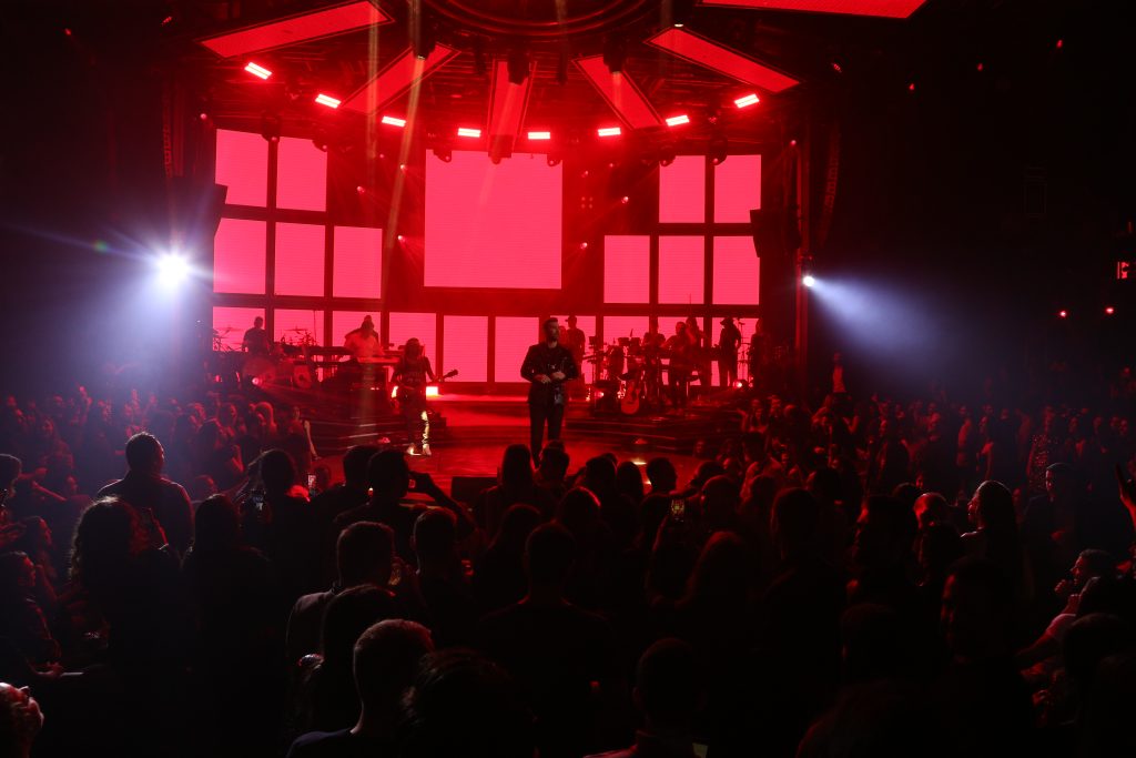 Μπουζούκια: Χριστούγεννα και Πρωτοχρονιά στις πίστες – Πόσο κοστίζει ένα τραπέζι σε Αθήνα και Θεσσαλονίκη