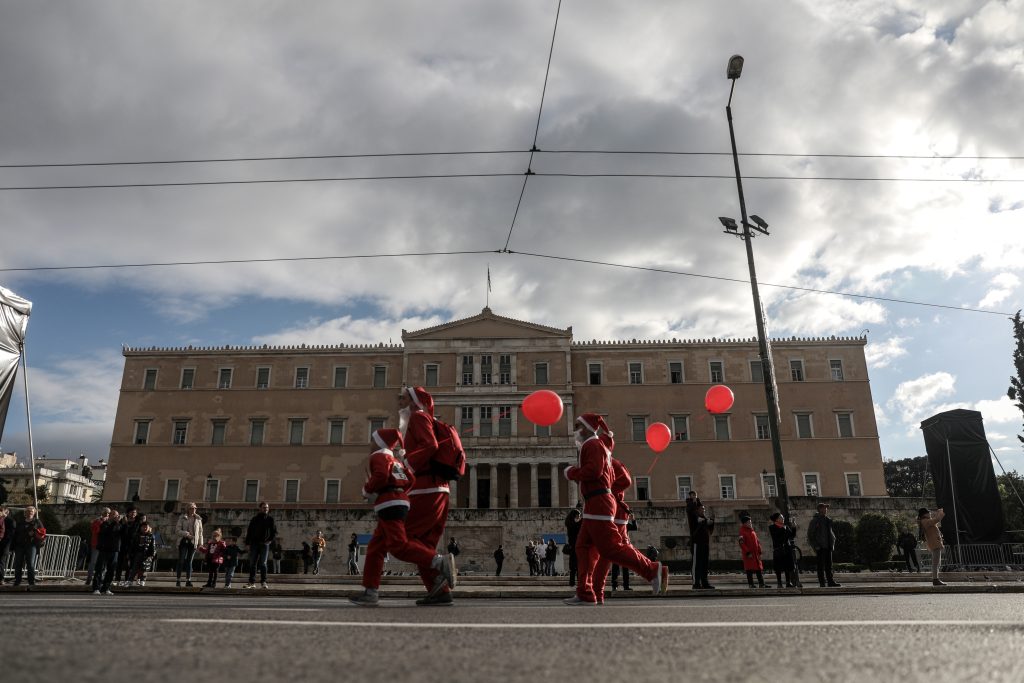 «Athens Santa Run 2025»: Κυκλοφοριακές ρυθμίσεις σήμερα στην Αθήνα – Ποιους δρόμους αφορά