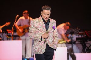 Γιώργος Μαζωνάκης: Μηνύει τρεις ιδιοκτήτες νυχτερινού κέντρου διασκέδασης για εκβίαση