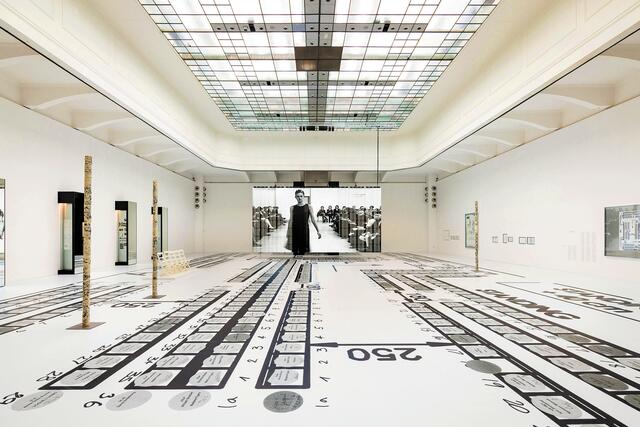 Ο Χέλμουτ Λανγκ και η λειτουργική ουσία των ρούχων